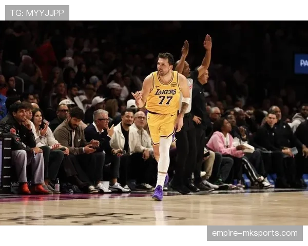 威斯布鲁克改变打法提升效率，无球跑动成进攻新支点