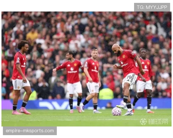 曼联进攻组织混乱问题持续，对赛季成绩稳定性形成阶段性影响